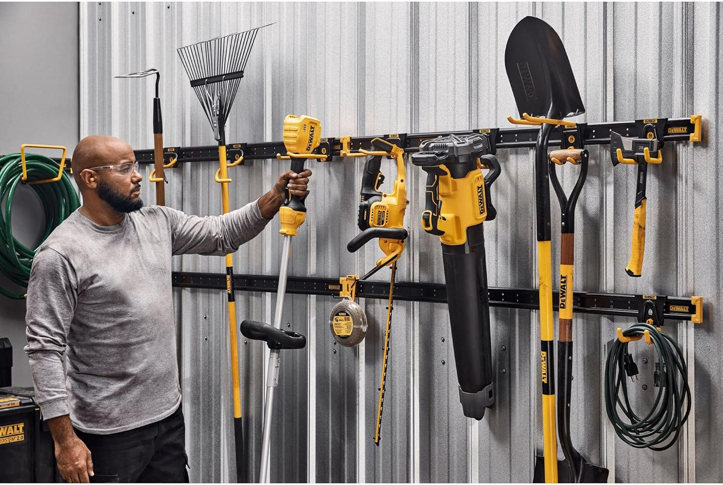  DEWALT Organiseur D'outils, Crochet à Long Manche, Pour Râteaux Et Balais, Compatible Avec Le Système De Rangement D'atelier (DWST82808)